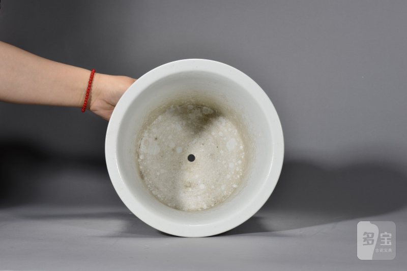 清晚期 白釉弦纹花盆 - 图3